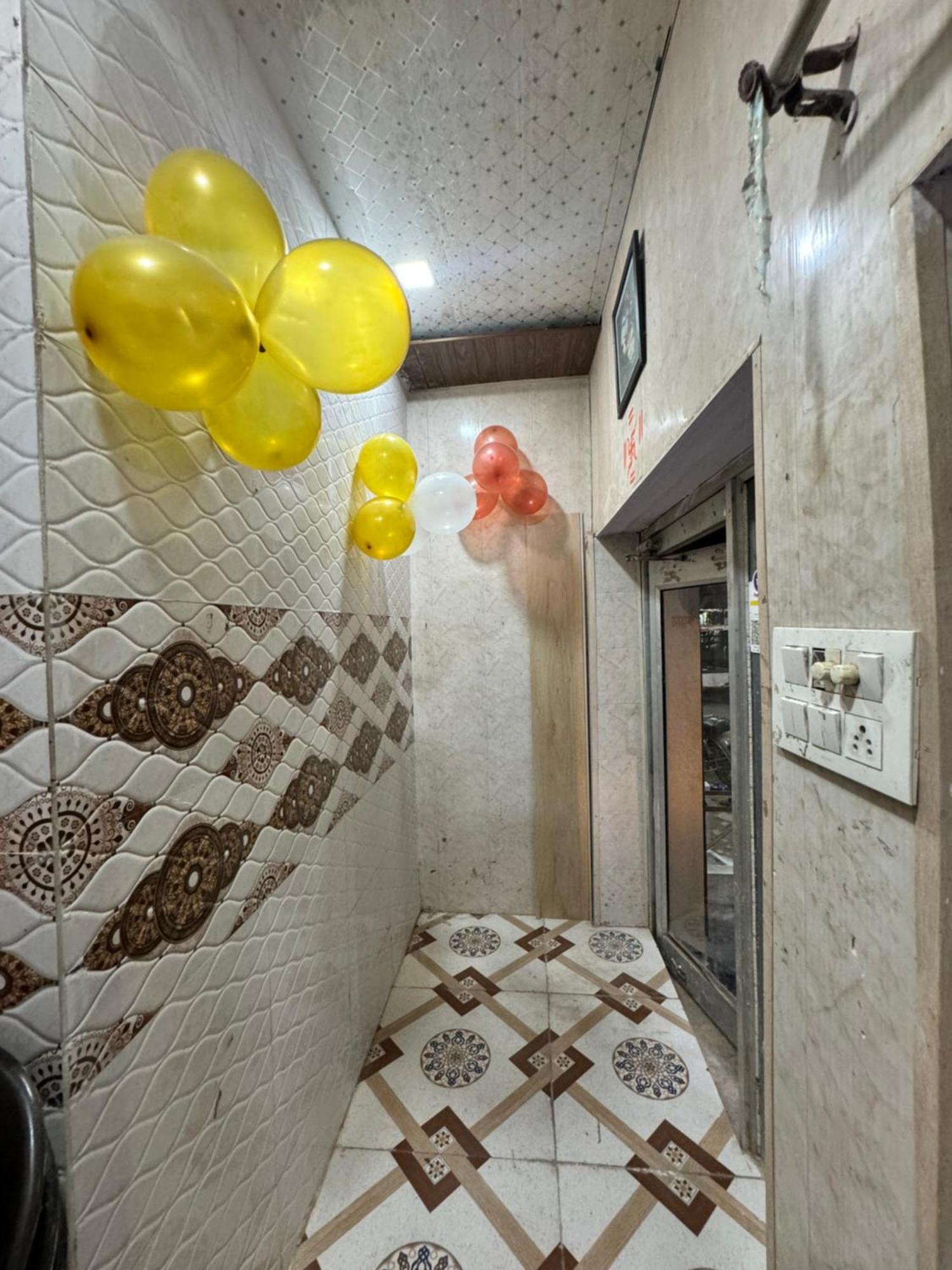 Готель Pakhi Residency Вріндаван Екстер'єр фото