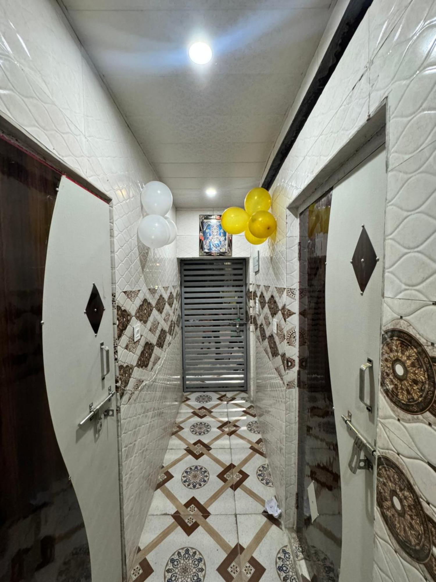 Готель Pakhi Residency Вріндаван Екстер'єр фото