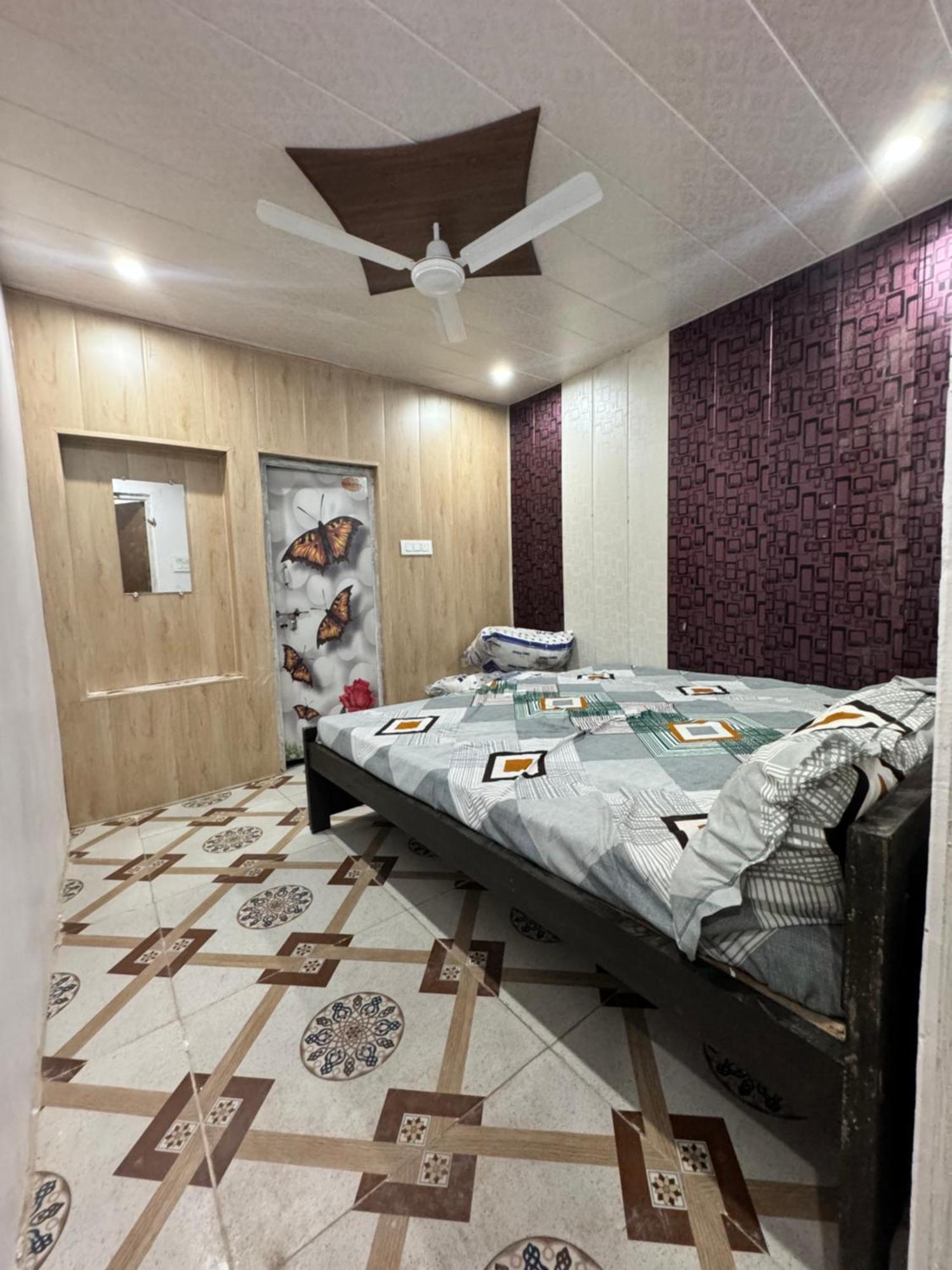 Готель Pakhi Residency Вріндаван Екстер'єр фото